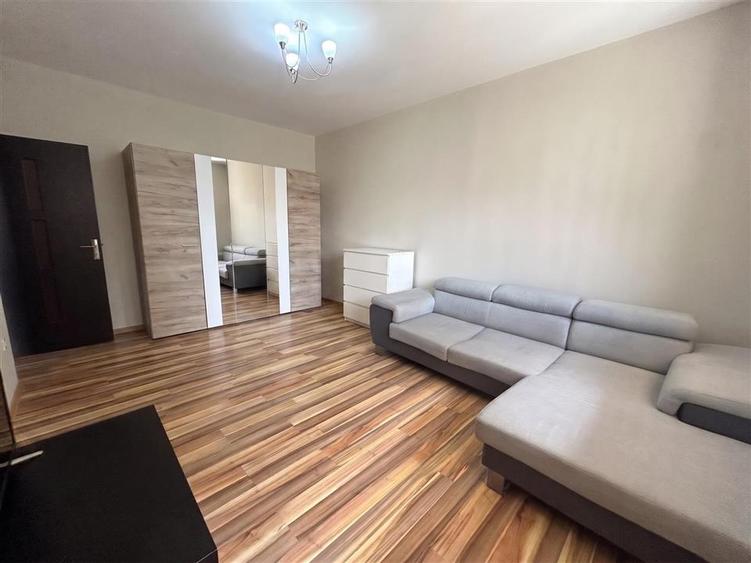 Apartament cu 2 camere decomandat, mobilat în Ipotești