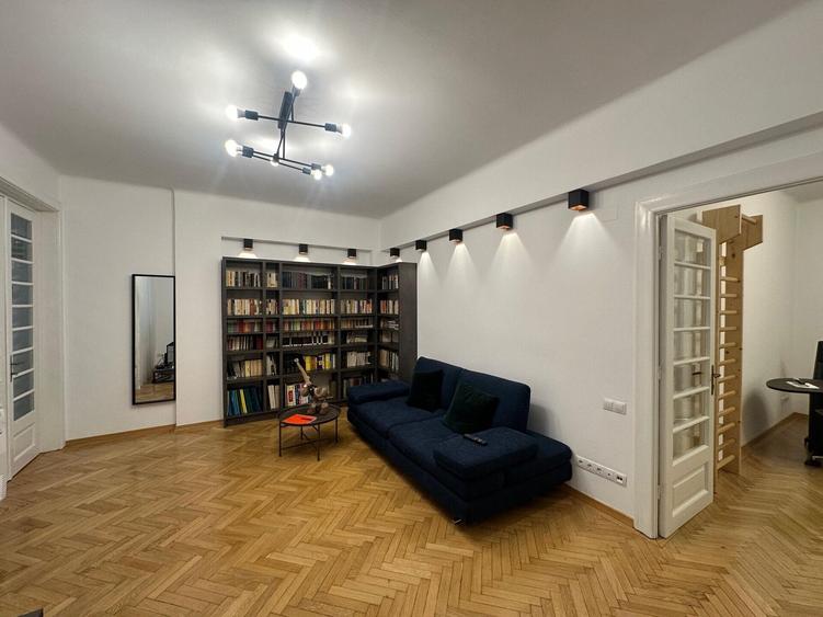 Apartament cu 3 camere semidecomandat în Unirii