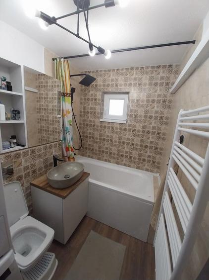 Apartament cu 3 camere decomandat în Dâmbovița