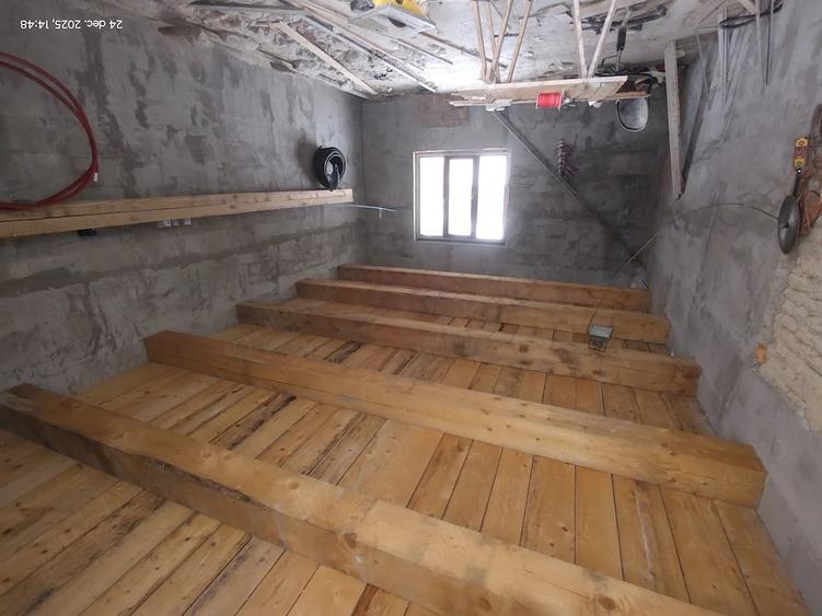 Casă cu 8 camere cu Teren 2800 Mp în Maciova