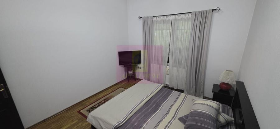 Casă individuală cu 5 camere cu Canalizare în Sud