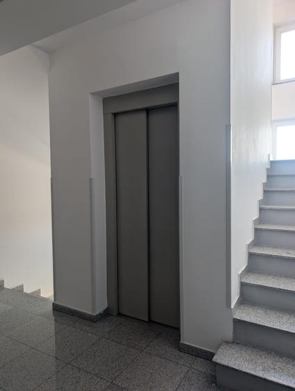 Apartament cu 3 camere semidecomandat în Tineretului