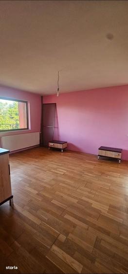 Casă cu 4 camere cu Teren 1000 Mp în Central