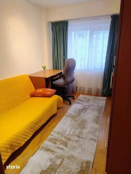 Apartament cu 4 camere decomandat în Tei