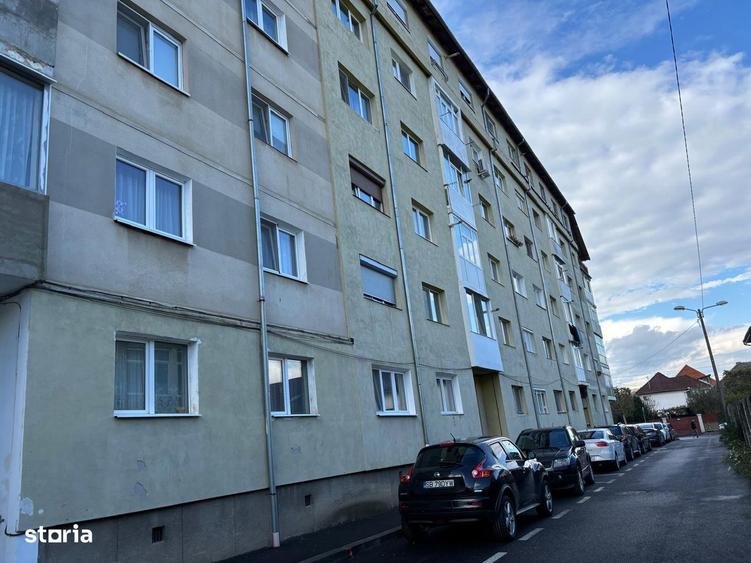 Apartament cu 2 camere decomandat în Lazaret