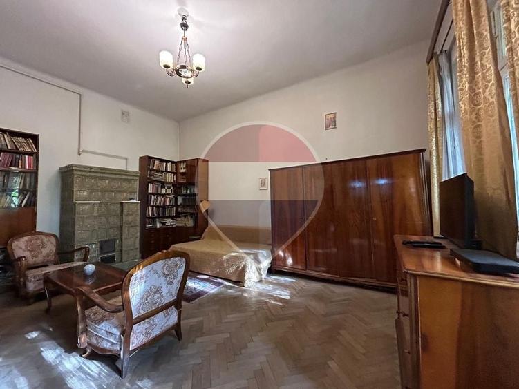 Casă individuală cu 7 camere cu Teren 1064 Mp în Ana Ipătescu