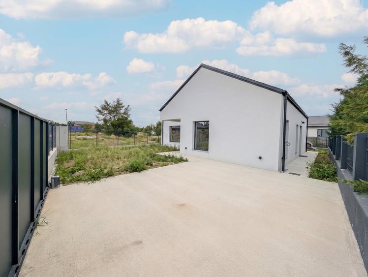 Casă individuală cu 4 camere cu Teren 460 Mp în Balotești