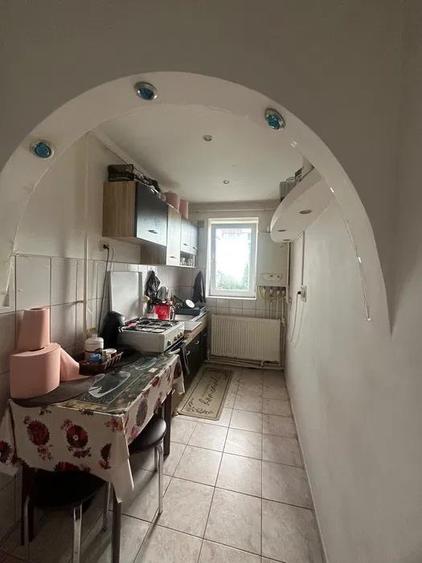 Apartament cu 2 camere semidecomandat în Podu Roș