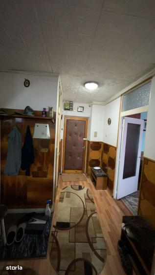 Apartament cu 3 camere semidecomandat în Central