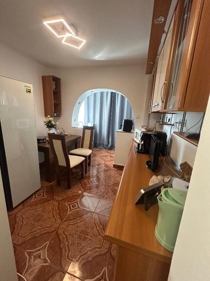 Apartament cu 3 camere decomandat, mobilat în Steaua