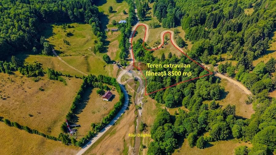 Teren de 8500 mp, în Dălghiu