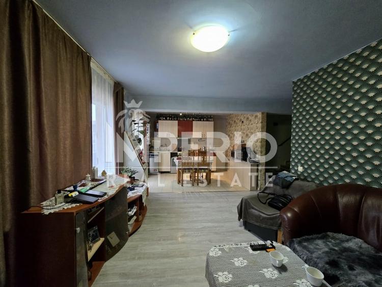 Apartament cu 5 camere semidecomandat, mobilat în Florești