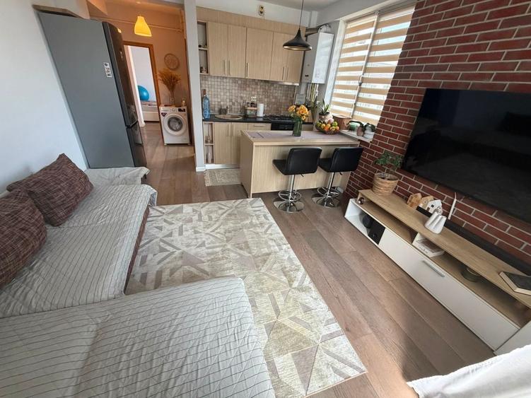 Apartament cu 3 camere decomandat, mobilat în Central