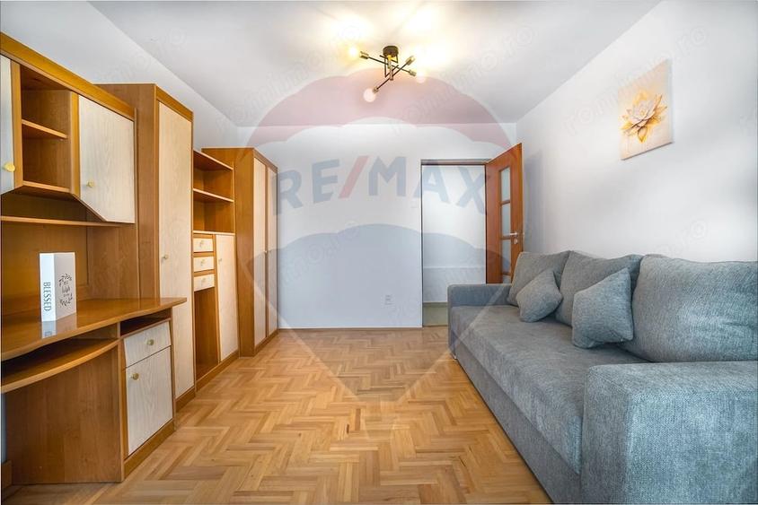 Apartament cu 3 camere decomandat în Vlahuță