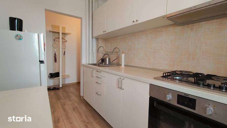 Apartament cu 3 camere semidecomandat în Tei — fotografia 3