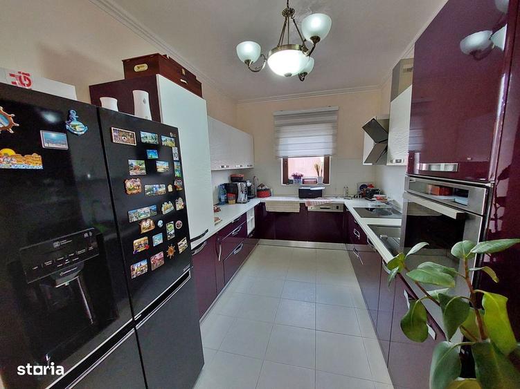 Casă cu 4 camere cu Teren 452 Mp în Între Lacuri