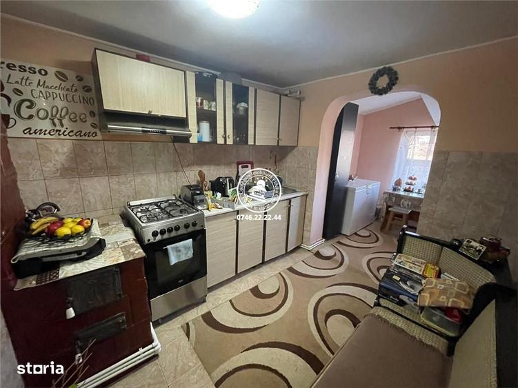 Casă cu 4 camere în Vânători