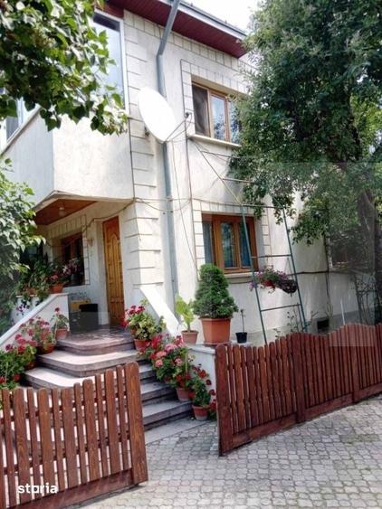 Casă cu 5 camere cu Teren 662 Mp în Central