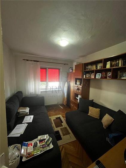 Apartament cu 4 camere decomandat în Lipovei