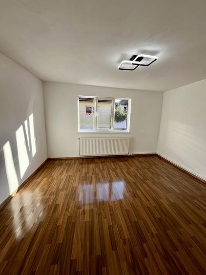 Casă cu 3 camere cu Teren 556 Mp în Central
