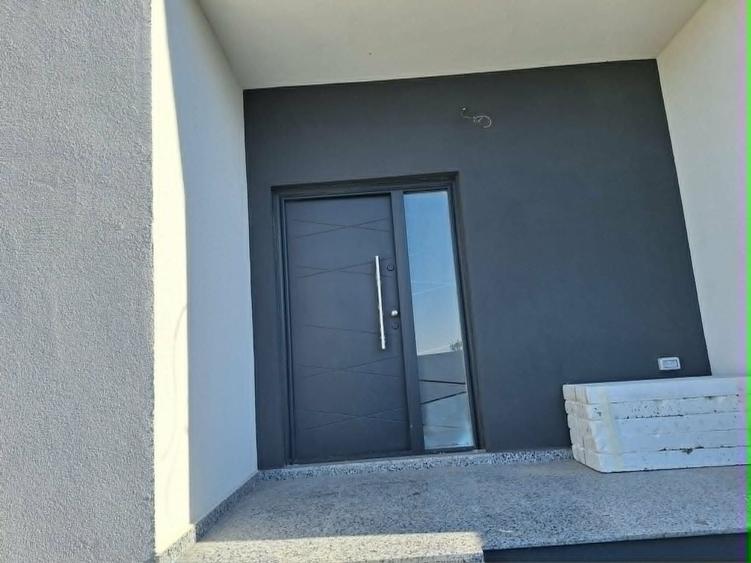 Duplex cu 4 camere cu Canalizare în Palazu Mare