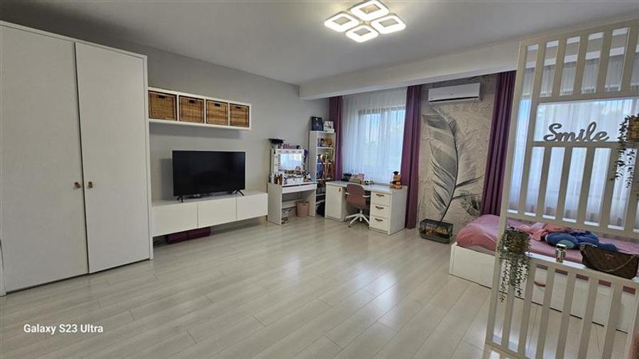 Casă cu 5 camere cu Canalizare în Central