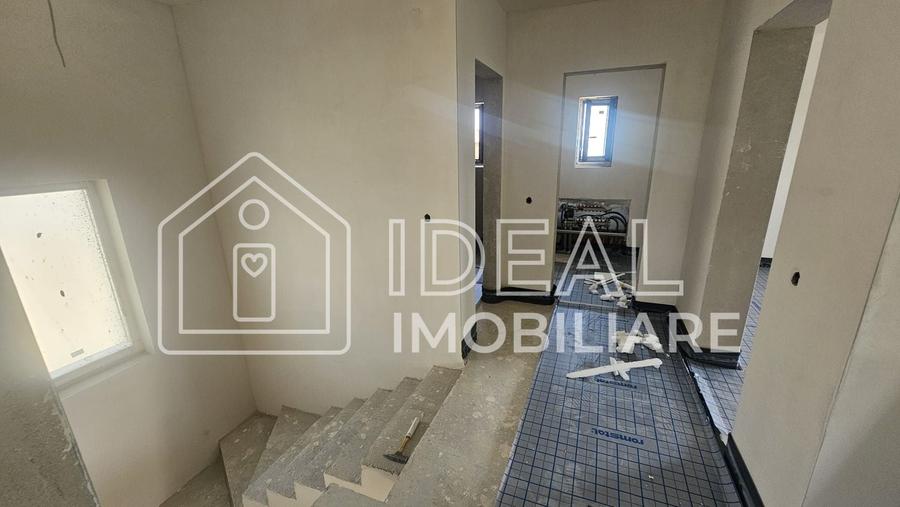 Casă individuală cu 5 camere cu Canalizare în Cristian
