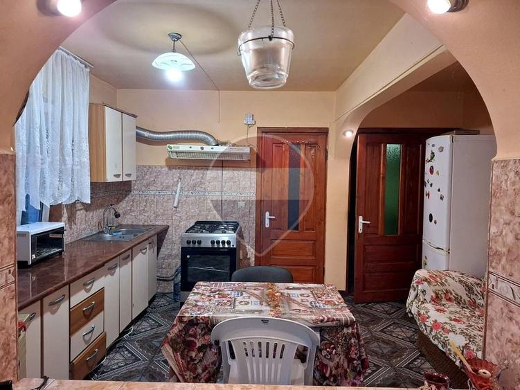 Casă individuală cu 7 camere cu Teren 826 Mp în Provița de Jos