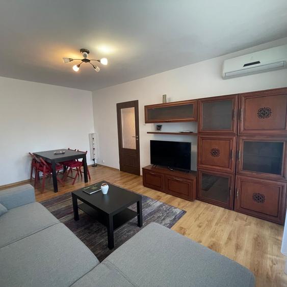 Apartament cu 2 camere decomandat în P-ța Muncii
