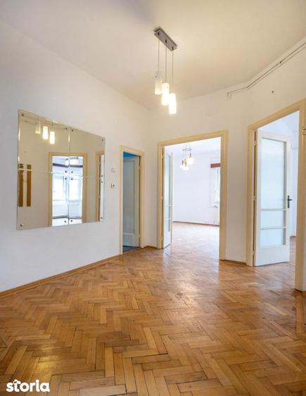 Apartament cu 3 camere în Centrul Civic