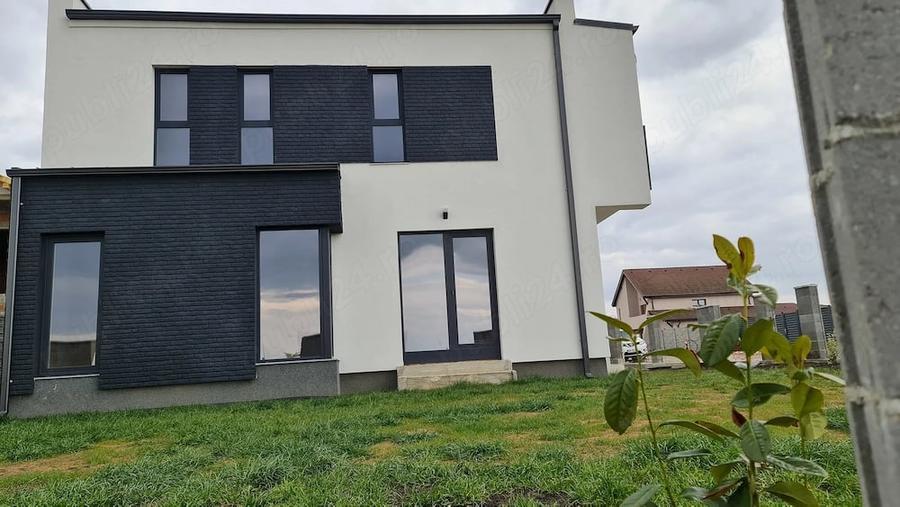 Casă cu 5 camere cu Teren 350 Mp în Dumbrăvița