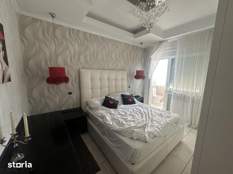 Apartament cu 3 camere semidecomandat în Eminescu