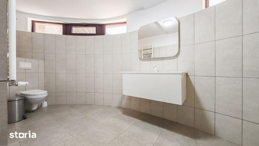 Casă cu 7 camere cu Teren 300 Mp în Nord