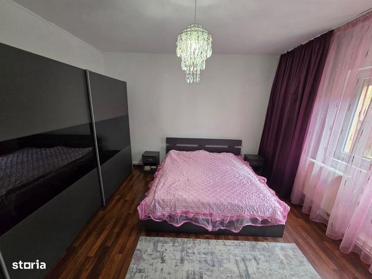 Casă cu 4 camere în Sintești