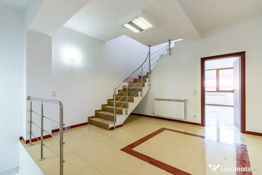 Casă cu 3 camere cu Teren 235 Mp în Ferentari