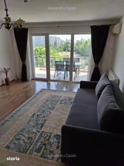 Apartament cu 3 camere decomandat în Pajura