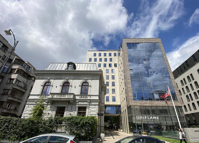 Birou, de 4,900 mp, în Romană