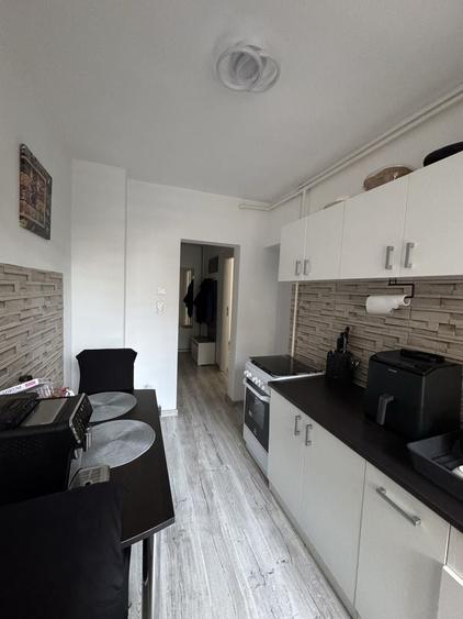 Apartament cu 2 camere semidecomandat în Vlahuță