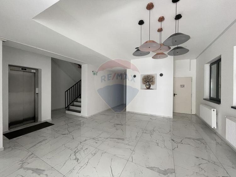 Apartament cu 4 camere semidecomandat, mobilat în Pipera