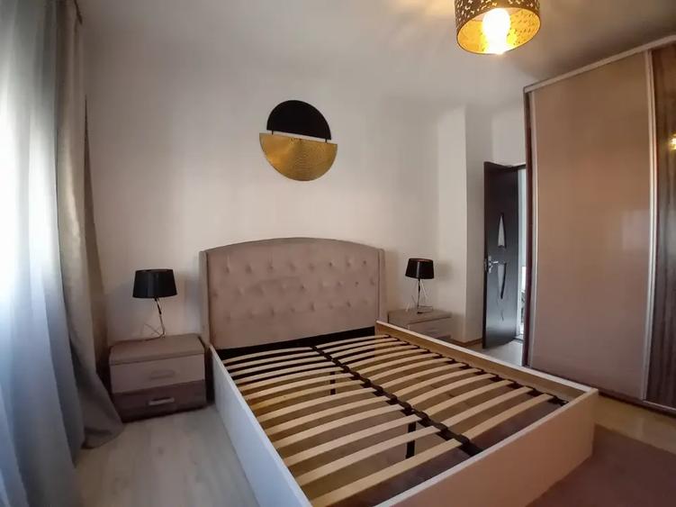 Apartament cu 3 camere semidecomandat, mobilat în Unirii