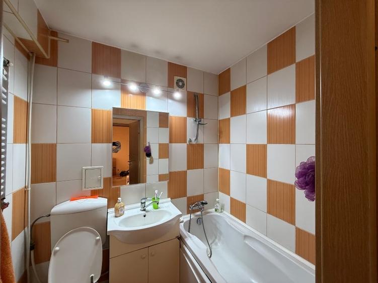 Apartament cu 3 camere decomandat, mobilat în Drumul Taberei