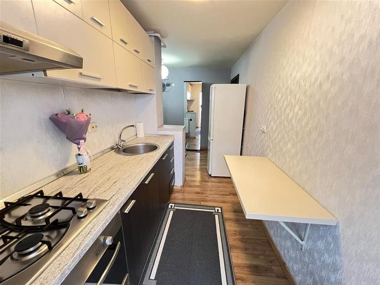 Apartament cu 3 camere decomandat, mobilat în Astra