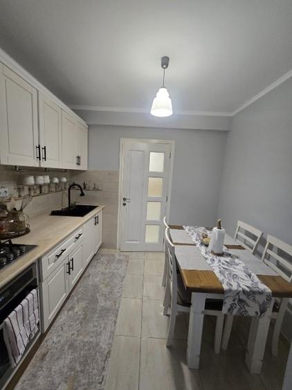 Apartament cu 3 camere semidecomandat în Valea Lupului