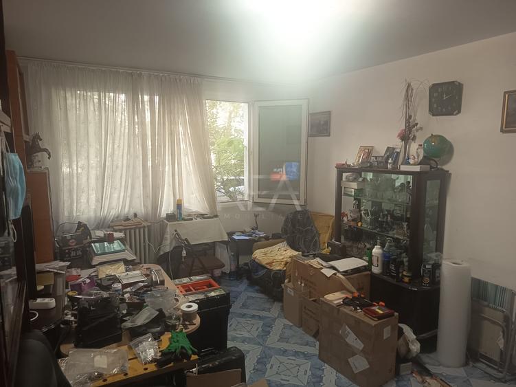 Apartament cu 3 camere semidecomandat în Berceni
