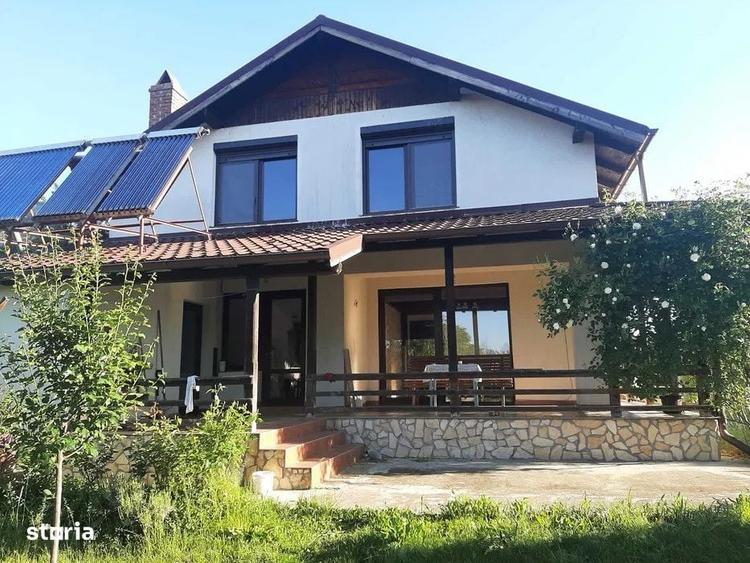 Casă cu 4 camere cu Teren 1741 Mp în Buriaș