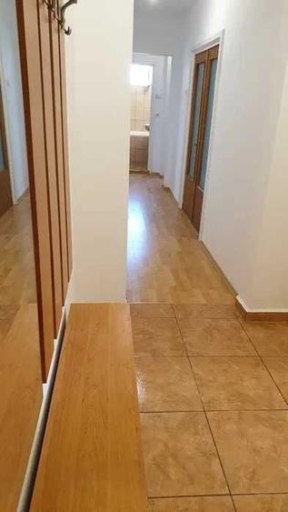 Apartament cu 3 camere decomandat, mobilat în Victoriei
