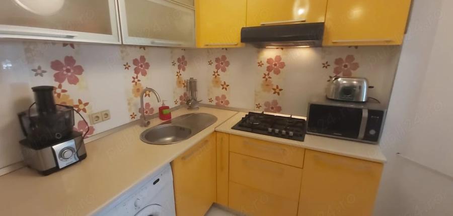 Apartament de inchiriat 3 camere 2 bai zona biserica Sf.Apostol Andrei - 1