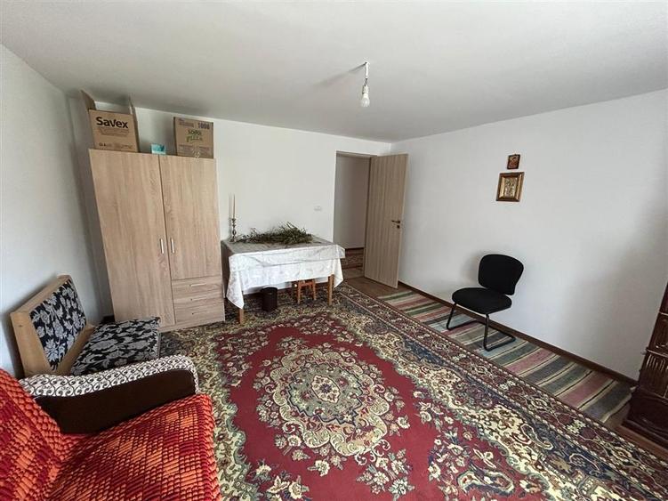 Casă individuală cu 6 camere cu Teren 3426 Mp în Vrâncioaia