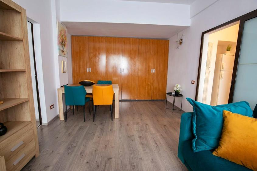 Apartament cu 2 camere semidecomandat, mobilat în Universitate