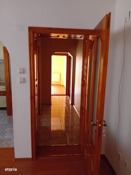Apartament cu 4 camere decomandat în Central